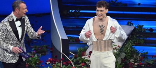 Sanremo, Amadeus su Blanco: 'Doveva fare qualcosa con i fiori, tipo rotolarsi'.