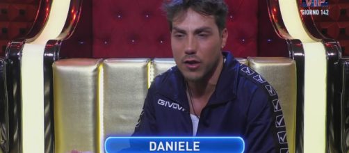 GFVip7, Daniele piange in confessionale per Oriana: 'Il mio penso di averlo fatto' (Clip).