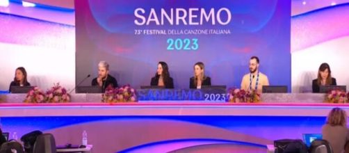 Paola e Chiara in conferenza stampa a Sanremo 2023.