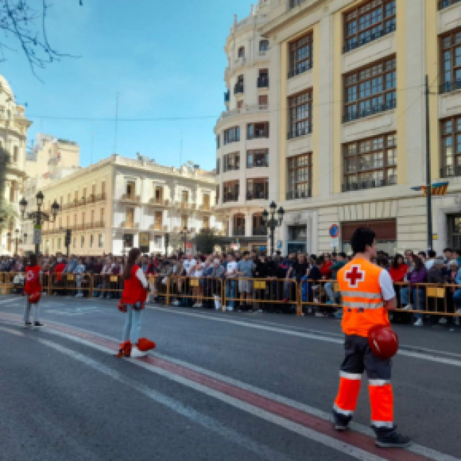 La Policía Local y la Cruz acordonaron el lugar de los hechos (Twitter, CruzRojaVLC)
