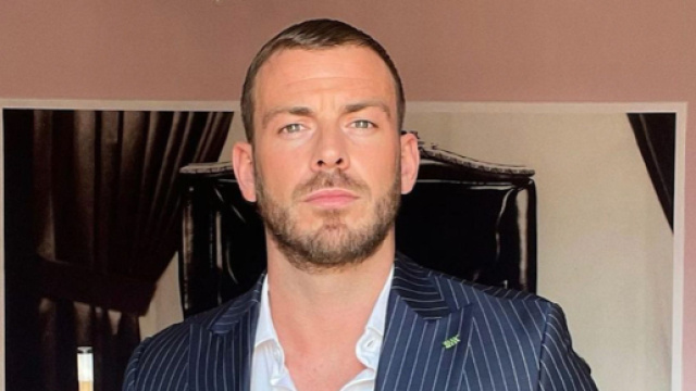 Dans une derni&egrave;re vid&eacute;o TikTok, Julien Bert demande &agrave; ses haters d'arr&ecirc;ter de le critiquer.