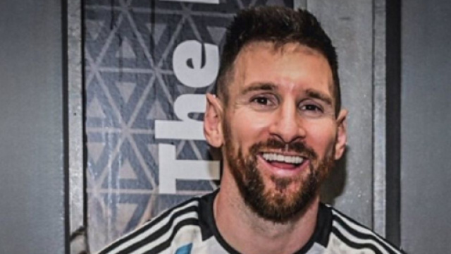 Le champion du monde, Lionel Messi, n'a pas encore prolong&eacute; son contrat avec le PSG (Screenshoot Twitter @MessiFrance_)