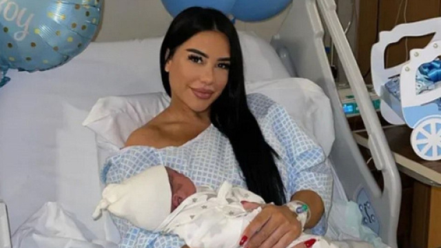 Milla Jasmine affiche son fils "trop grand et gros" pour un bébé d'un mois. Les rumeurs de fausse grossesse sont relancées. Crédit : Instagram