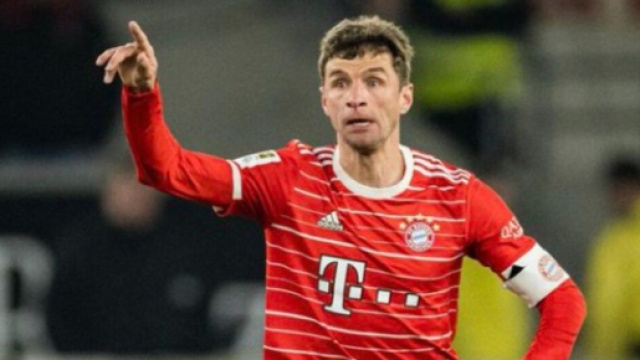 Thomas Müller a rappelé de vieux souvenirs aux supporters de FC Barcelone. (screenshot @esmuellert)