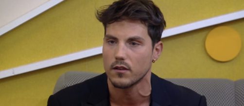 Grande Fratello Vip, Daniele preoccupa: 'Sto male, se peggioro mi fanno lasciare il gioco'.