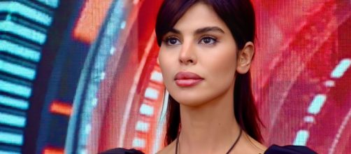 Dana Saber, ex GF Vip 7, attacca Tavassi: 'Giocatore e manipolatore'.