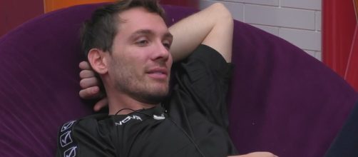 GFVip 7, perchè Alberto non ha sorprese: 'La famiglia ha chiesto di non essere coinvolta'.