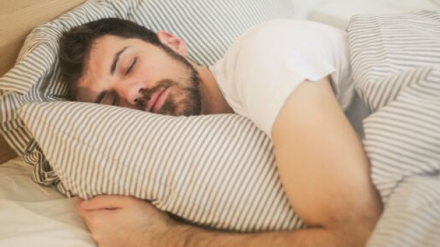 Dormire bene aiuterebbe a ritardare l'insorgenza dell'Alzheimer.