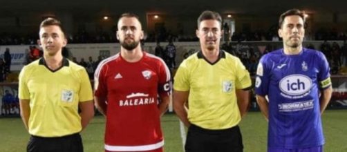 Darío Duzmán, el jugador de uniforme rojo, falleció a los 33 años (Facebook/Darío Francisco Duzmán Martínez)