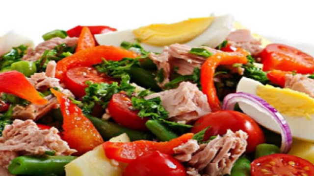 Ce plat de légumes peu calorique convient aux conducteurs (screenshot Youtube @LesBienfaits)