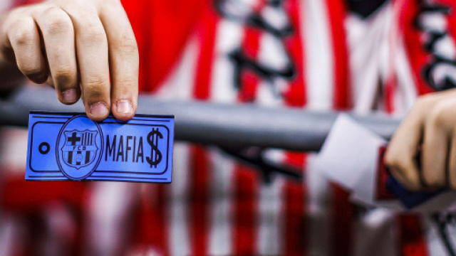 Les faux billets portaient l'inscription "mafia" près des logos du Barça et du dollar. Screenshot Twitter @brfootball