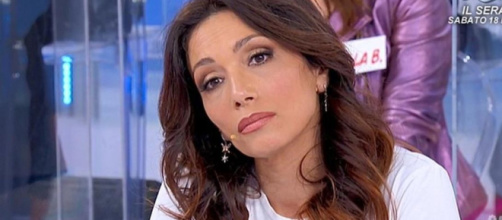 Uomini e donne, Maria caccia via Desdemona: la dama ha ingannato la redazione (Video).