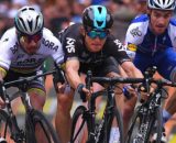 Ciclismo, il finale della Sanremo 2017, con Peter Sagan battuto da Kwiatkowski.