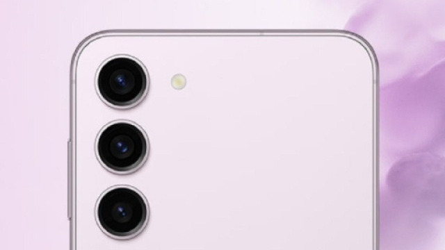 Le Samsung Galaxy S23 FE sera équipé de trois appareils photo (Screenshoot Twitter @TheGalox_)