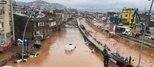 Les inondations en Turquie rendent la vie des survivants difficile. (Screenshoot Twitter @catnatnet)