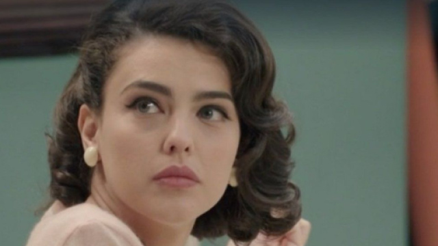 Il Paradiso delle Signore 7, spoiler 27 marzo: recensioni poco lusinghiere per gli abiti nuziali di Maria.