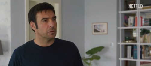 Edoardo Leo é o protagonista de 'Já Era Hora', nova comédia da Netflix (Reprodução/Netflix)