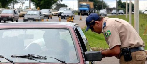 Motorista poderá pagar menos no valor da multa, desde que não entre com recurso (Agência Brasil)