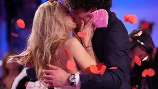 Uomini e donne, Carola commossa per Federico