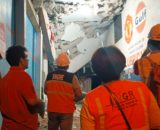 Las autoridades de Ecuador realizan la inspección de la infraestructura afectada por el sismo (Twitter, Riesgos_Ec)