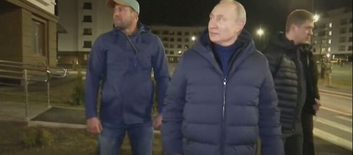 Putin em visita a Mariupol (Reprodução/YouTube/AFP Deutschland)