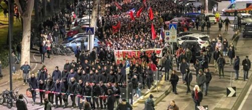 Corteo a Firenze dopo aggressione liceo Michelangiolo.