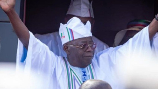 Le nouveau président du Nigéria, Bola Tinubu élu par plus de 8 millions de personnes. (Screenshoot Instagram @officialasiwajubat)