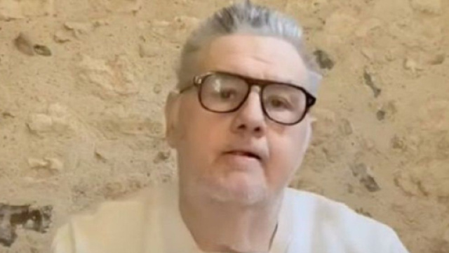 Pierre M&eacute;n&egrave;s dans sa chronique (capture YouTube de la chaine de Pierre M&eacute;n&egrave;s )