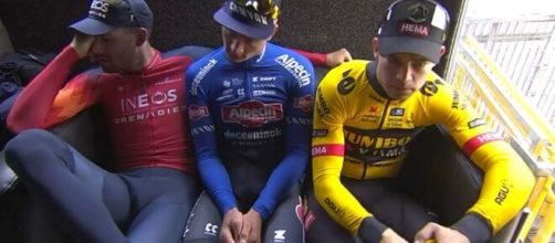 Ciclismo: Ganna, Van der Poel e van Aert in attesa del podio della Milano Sanremo.