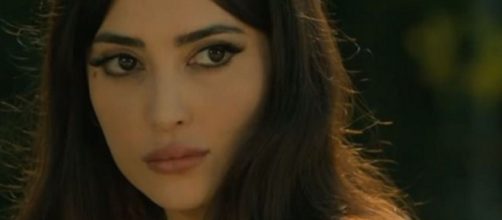 Terra amara, episodi 29-30-31 marzo: Mujgan vuole fuggire.