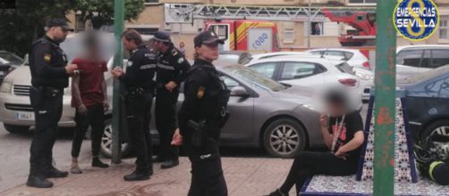 La mujer detenida tras el incendio en un piso en Sevilla resultó ser la madre de la menor herida (Emergencias Sevilla)