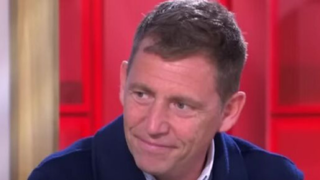 Daniel Riolo sur le plateau de ''C &agrave; vous'' (capture chaine YouTube officielle de ''C &agrave; vous'')