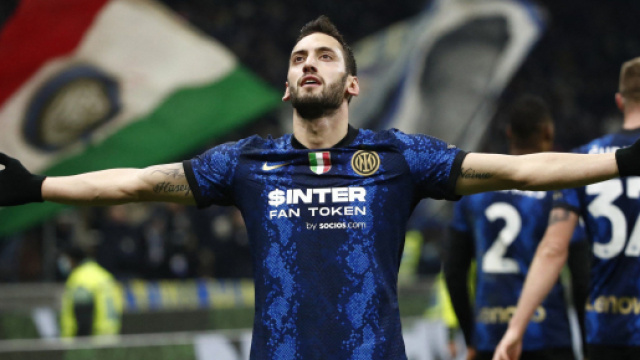 Inter: Calhanoglu piacerebbe all'Atletico Madrid, la Juventus torna su Milinkovic-Savic.