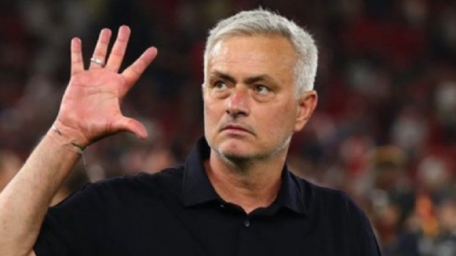 Le PSG souhaite recruter José Mourinho pour remplacer Christophe Galtier (Screenshoot Twitter @MegaPSG_)