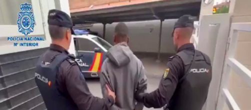 La Policía Nacional arrestó a los sospechosos en las inmediaciones de la estación de Renfe en Alicante (Twitter/@policia)