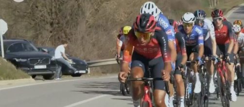 Vuelta Catalunya, Egan Bernal in testa al gruppo.
