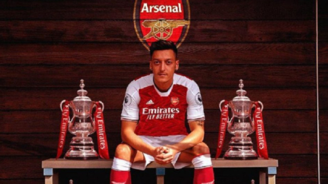 Mesut Özil, qui a gagné 4 Premier League, prend sa retraite à 34 ans (Screenshoot Twitter @_gyesi)