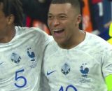 Kylian Mbappé et les Bleus ont étrillé les Pays-Bas 4 buts à 0 ce vendredi au Stade de France. (sceenshot Twitter - @TF1)
