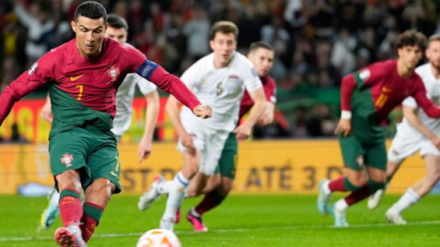 Avec un pénalty et un coup franc, CR7 a soigné son 197ème match en sélection. (screenshot twitter @Cristiano)