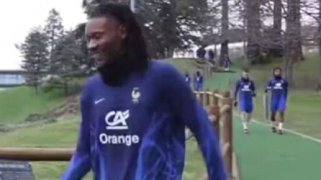 Les Bleus à l'entrainement (capture Twitter @El7blancoo)