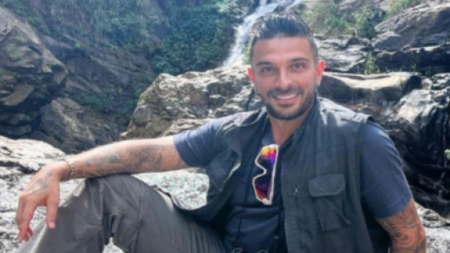 Julien et toute la famille Tanti atteinte d'un étrange virus : il se lève le visage très boursoufflé. (Crédit : Instagram @julientantiplein)