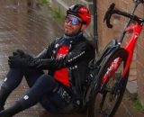 Ciclismo, Filippo Ganna dolorante per la caduta alla Gand-Wevelgem.