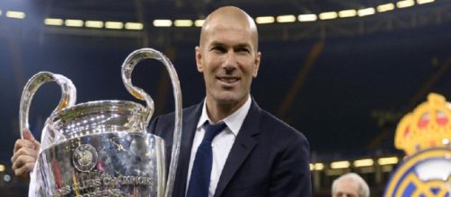 Zinédine Zidane, qui a gagné 3 Ligue des champions avec le Real Madrid, pourrait rebondir en Liga (Screenshoot Twitter @RealNoah)