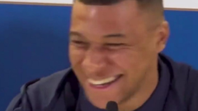 Kylian Mbappé en conférence de presse (capture Twitter @Halimata27)