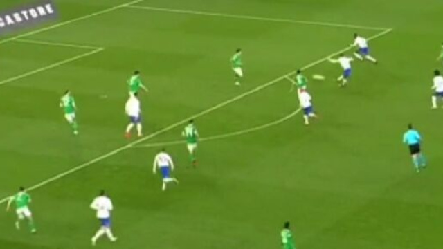 Le but de Pavard contre l'Irlande (capture Twitter TF1)