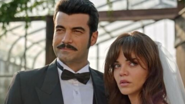 Terra amara, Demir chiude fuori casa Zuleyha.