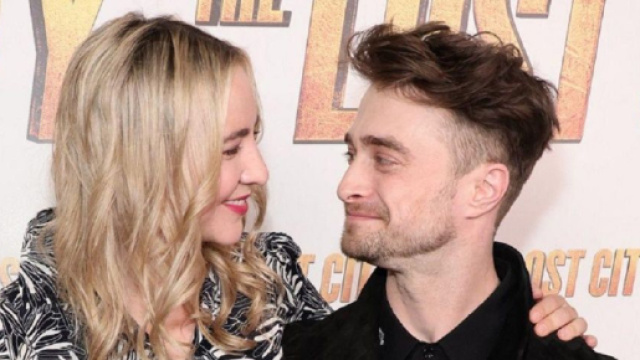 Erin Darke et Daniel Radcliffe au lancement de "The Lost City" (Screenshoot Twitter @LCI)