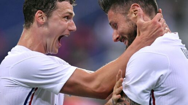 Euro 2024, una botta dal limite di Pavard regala i tre punti alla Francia