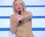 Cambio programmazione Mediaset aprile: Uomini e donne in pausa per Pasqua, Amici prosegue.