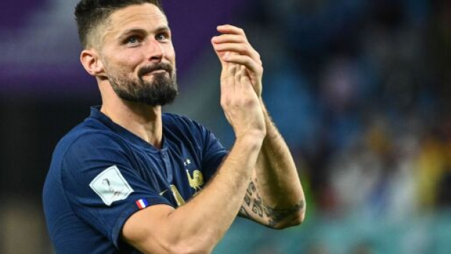 Olivier Giroud en difficulté face à l'Irlande. (screenshot Twitter - @ActuFoot_)